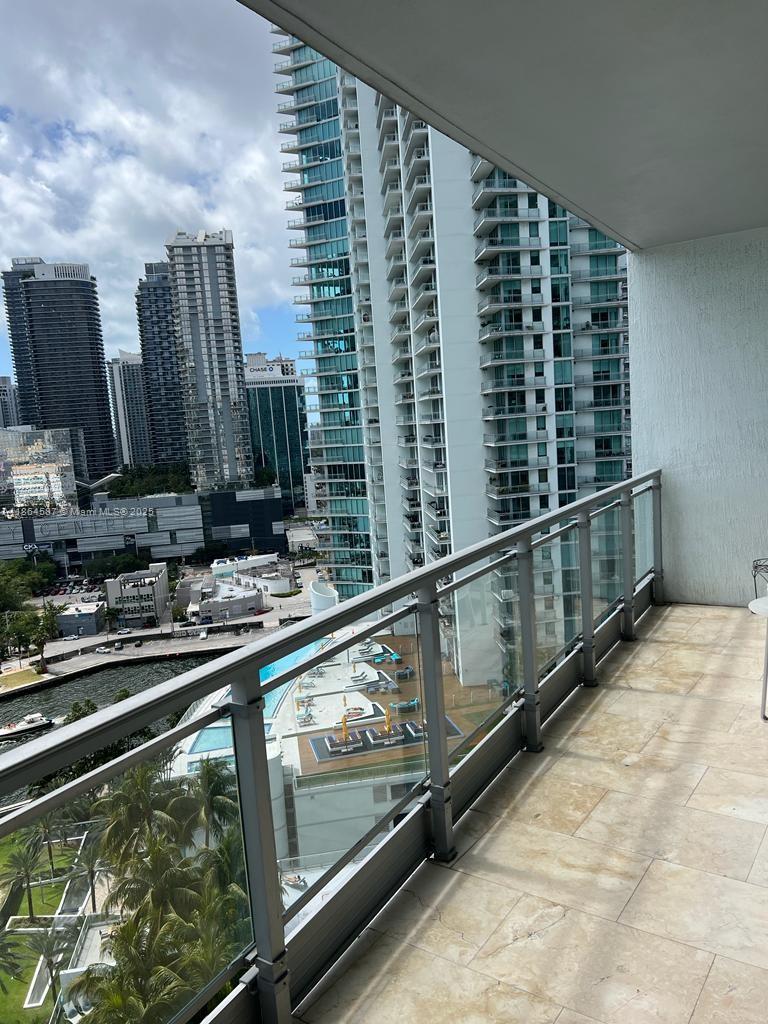 90 Southwest 3rd Street, Unit 2103 Miami, FL 33130 - Photo 25 of 31 a view of balcony