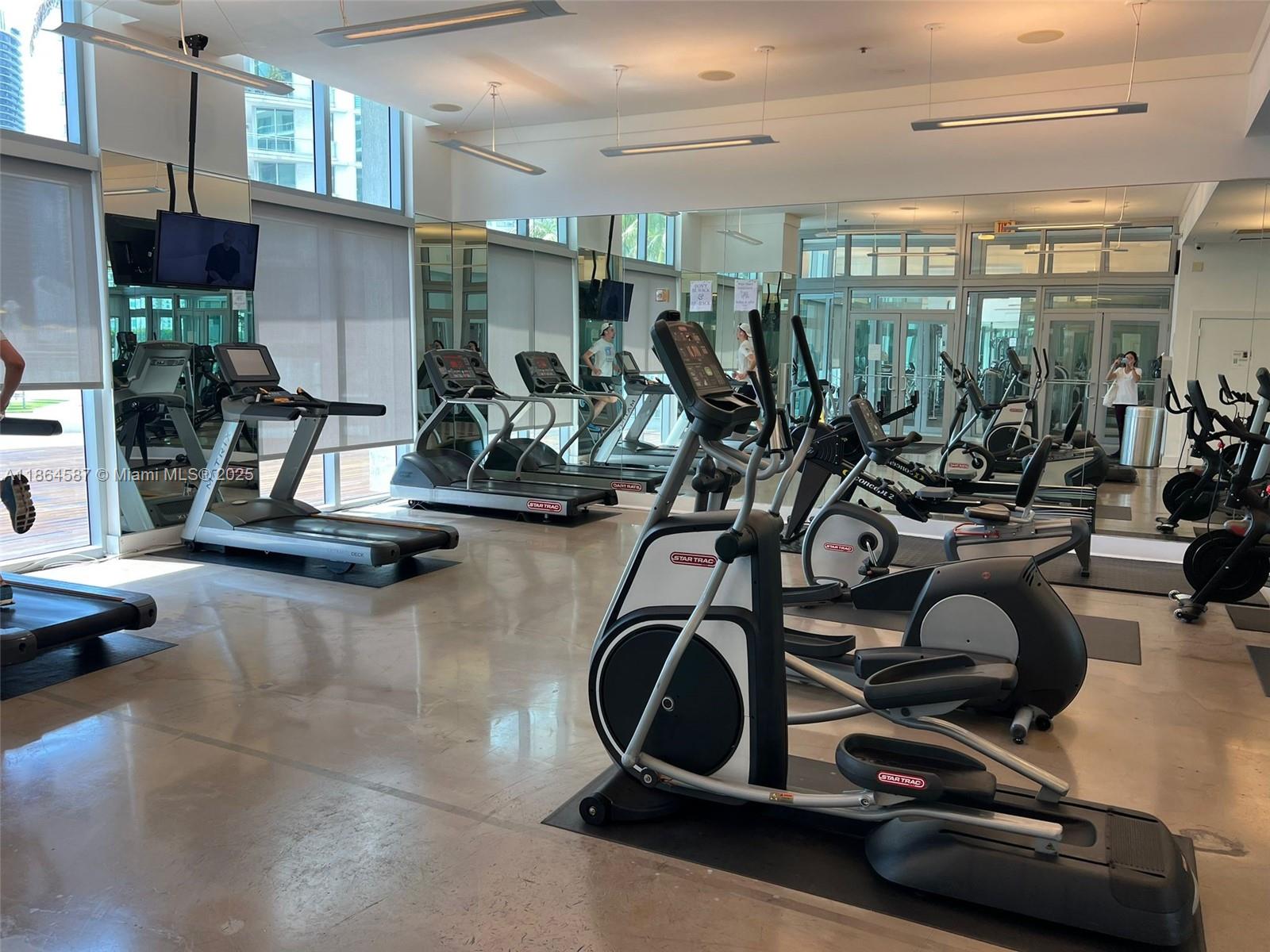 90 Southwest 3rd Street, Unit 2103 Miami, FL 33130 - Photo 30 of 31 a room with gym equipment