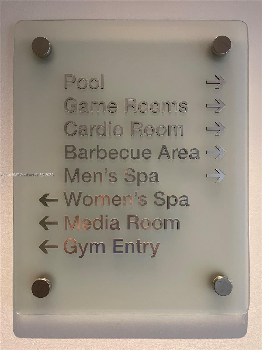 90 Southwest 3rd Street, Unit 2103 Miami, FL 33130 - Photo 31 of 31 a bathroom with a bathtub