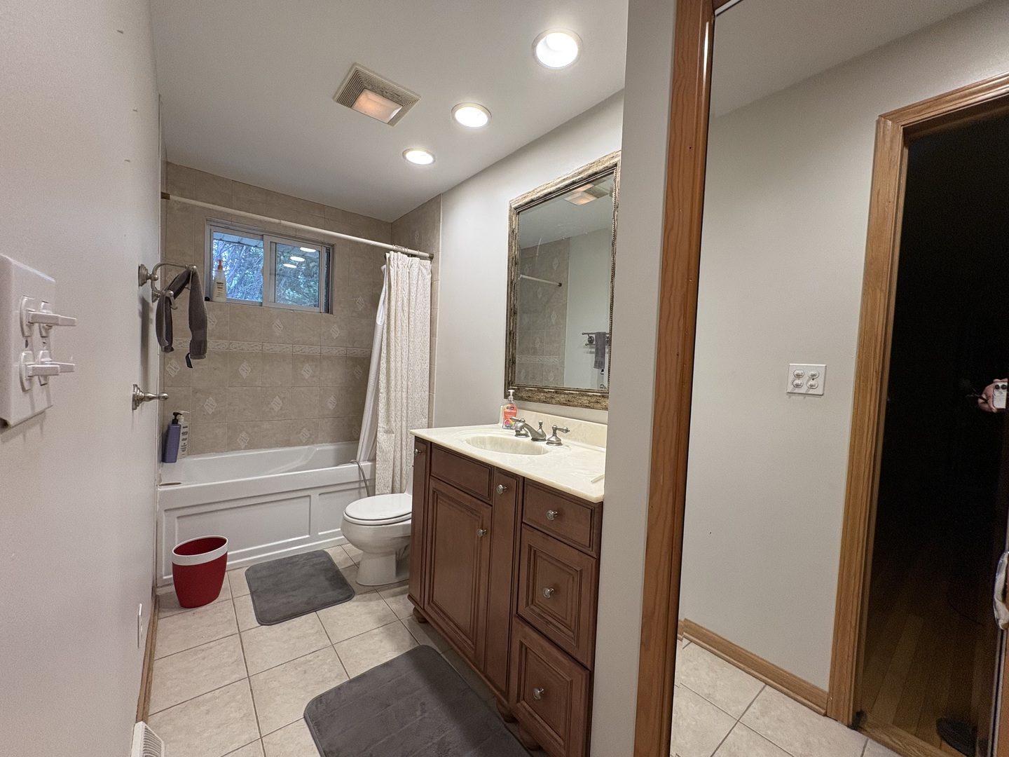 260 North St Marys Road Libertyville, IL 60048 - Photo 9 of 15 a bathroom with a bathtub sink mirror vanity and toilet