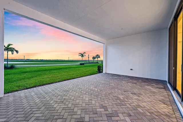 a view of a big room with a yard