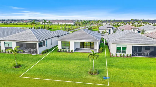 a view of a house with a big yard