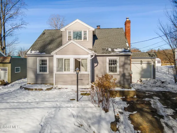 $299,999 | 27 Plank Road, Brunswick, NY 12182