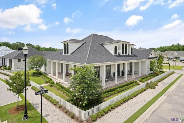 $1,025,000 | 14651 Cottage Bnd Drive, Baton Rouge, LA 70820