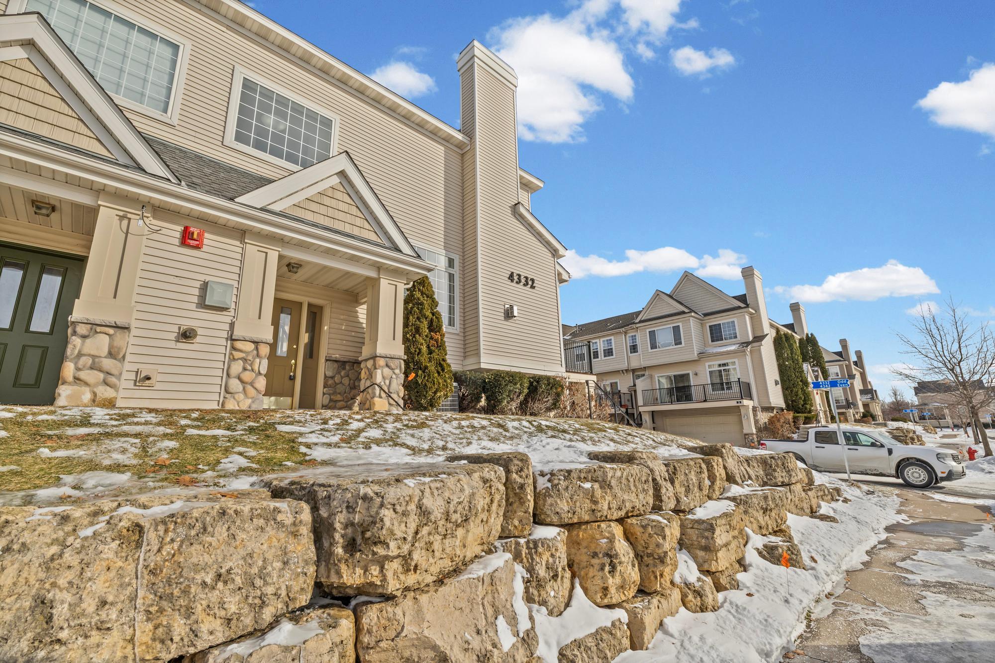 4332 Victor Path, Unit 1 Hugo, MN 55038 - Photo 5 of 38