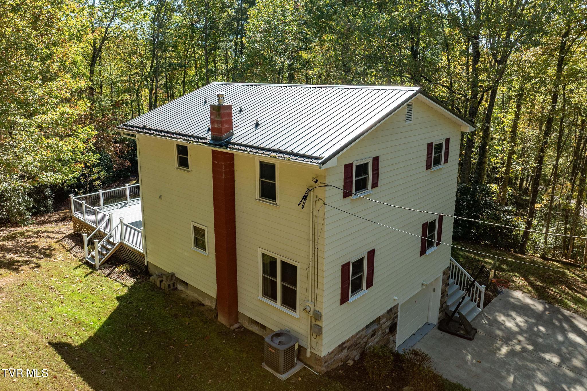 2028 Shingletown Road Mountain City, TN 37683 - Photo 8 of 68 2028 Shingletown Road (24 of 86)