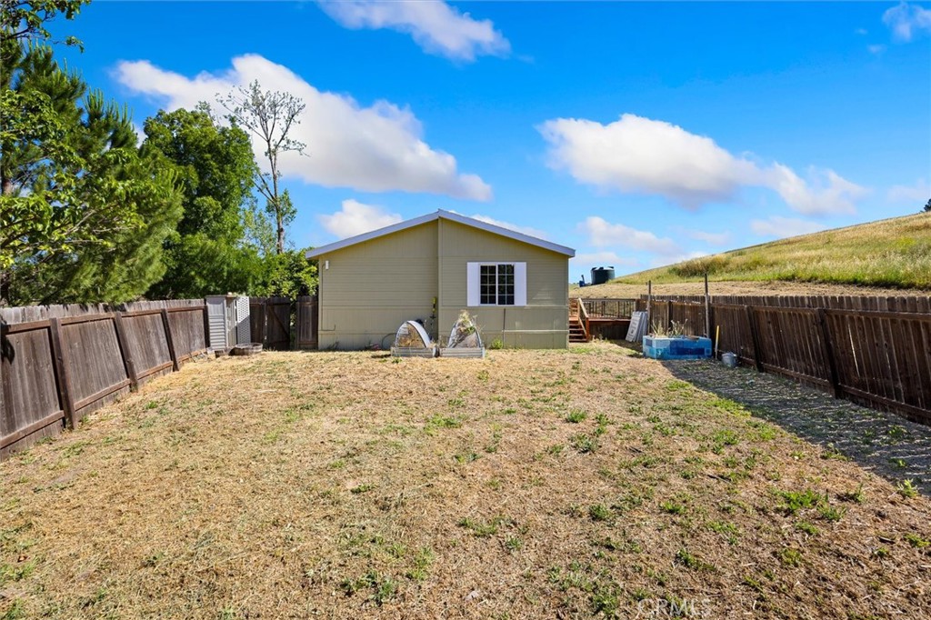 6998 Kingsbury Road Templeton, CA 93465 - Photo 44 of 57 Backyard with enough room for gardening