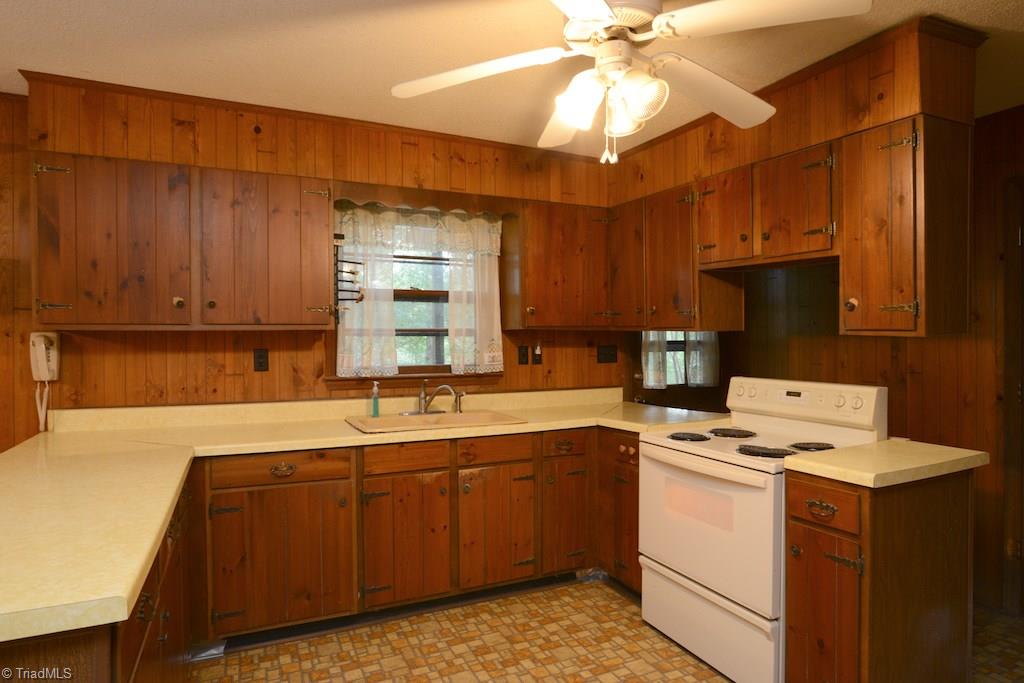 5266 River Road Jamestown, NC 27282 - Photo 12 of 30 Gallery Image 12