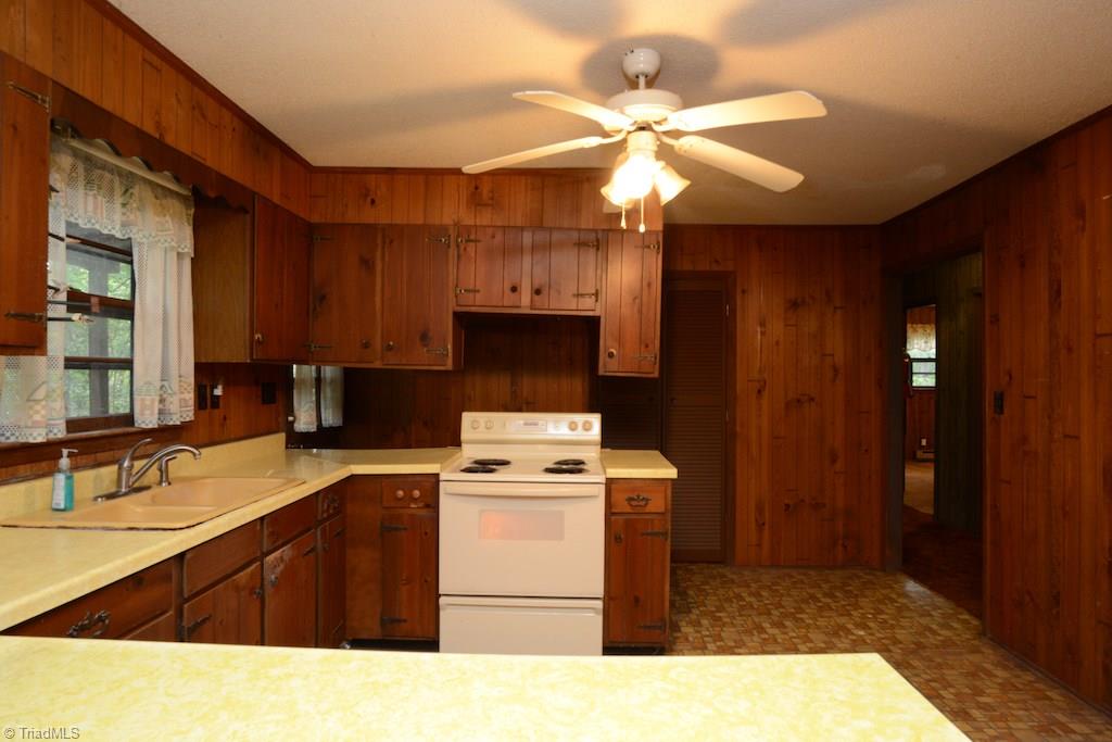 5266 River Road Jamestown, NC 27282 - Photo 13 of 30 Gallery Image 13
