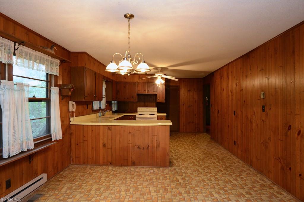 5266 River Road Jamestown, NC 27282 - Photo 17 of 30 Gallery Image 17