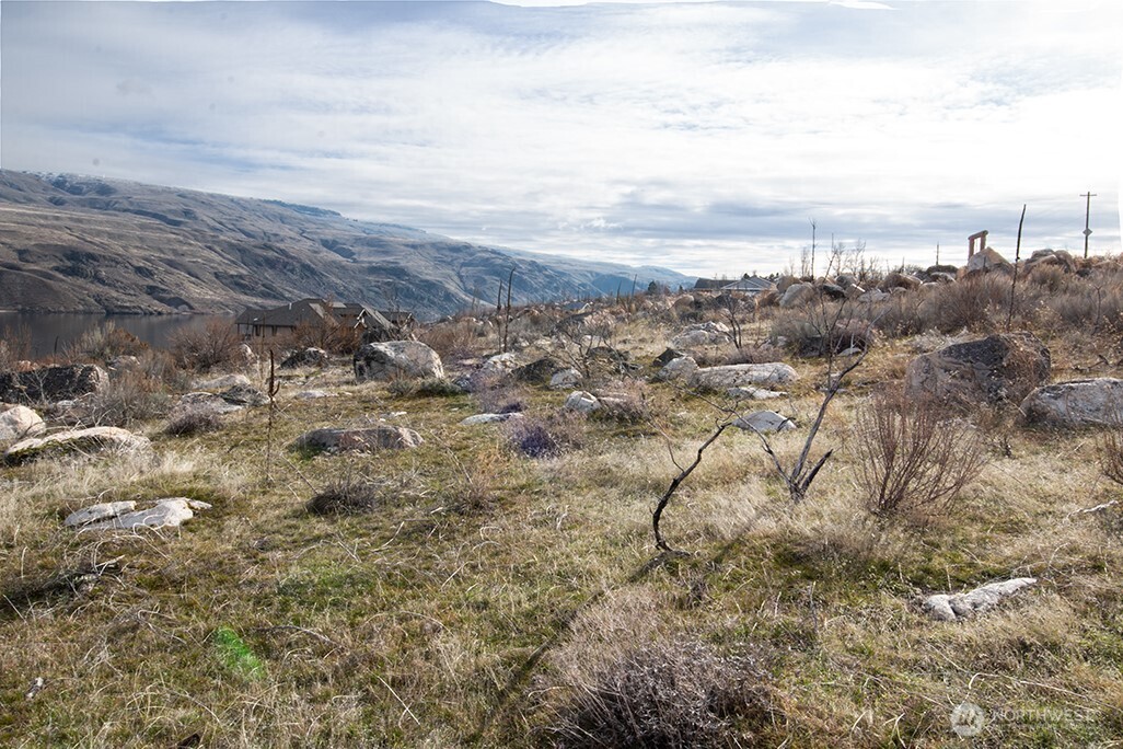 -nna Nna Loop Pateros, WA 98846 - Photo 13 of 37 a view of city and mountain