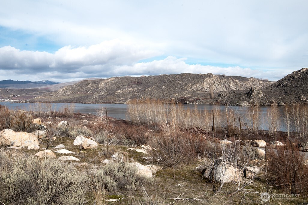 -nna Nna Loop Pateros, WA 98846 - Photo 3 of 37 a view of lake with green space
