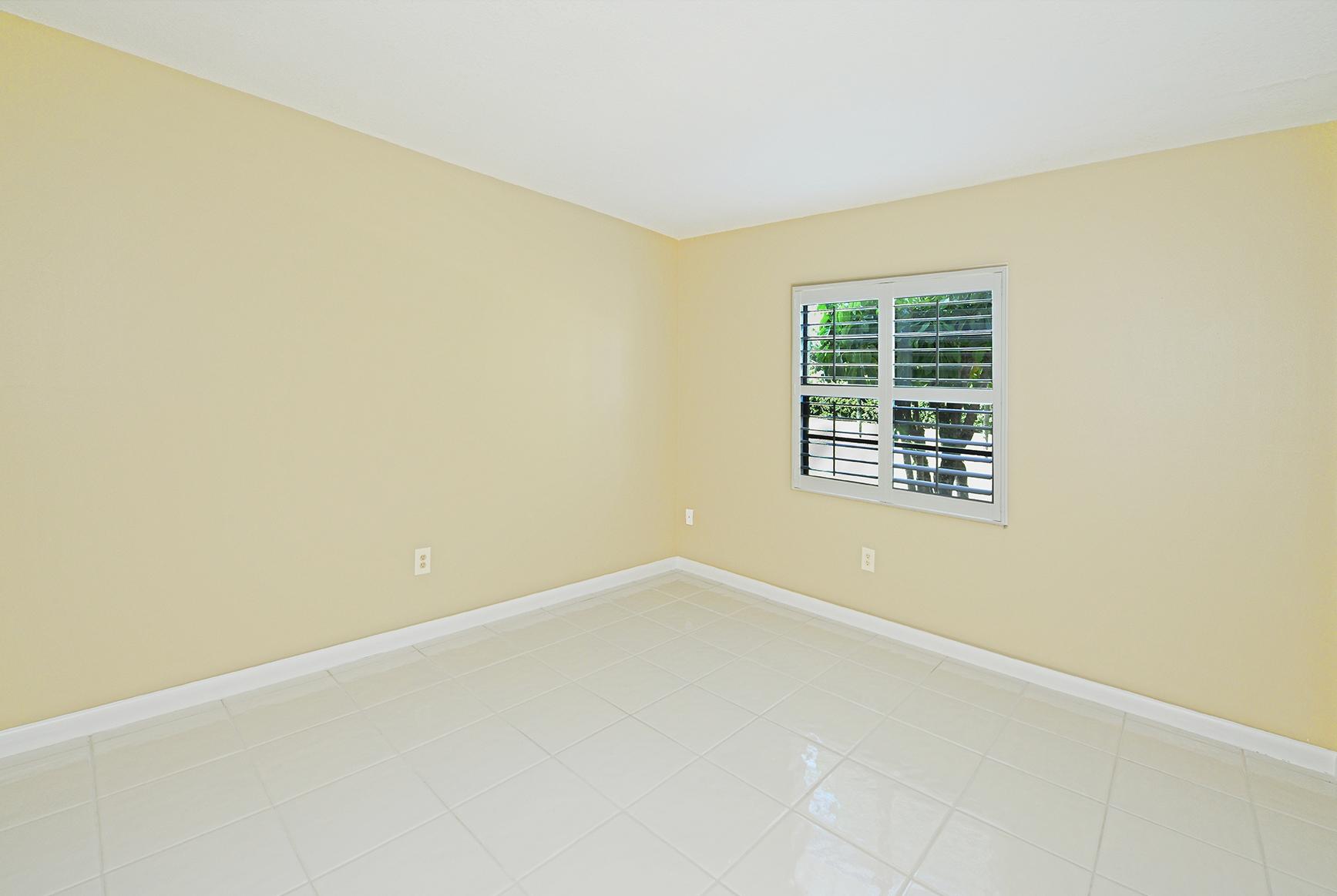 21755 Arriba Real, Unit 29E Boca Raton, FL 33433 - Photo 15 of 33 Bedroom 2