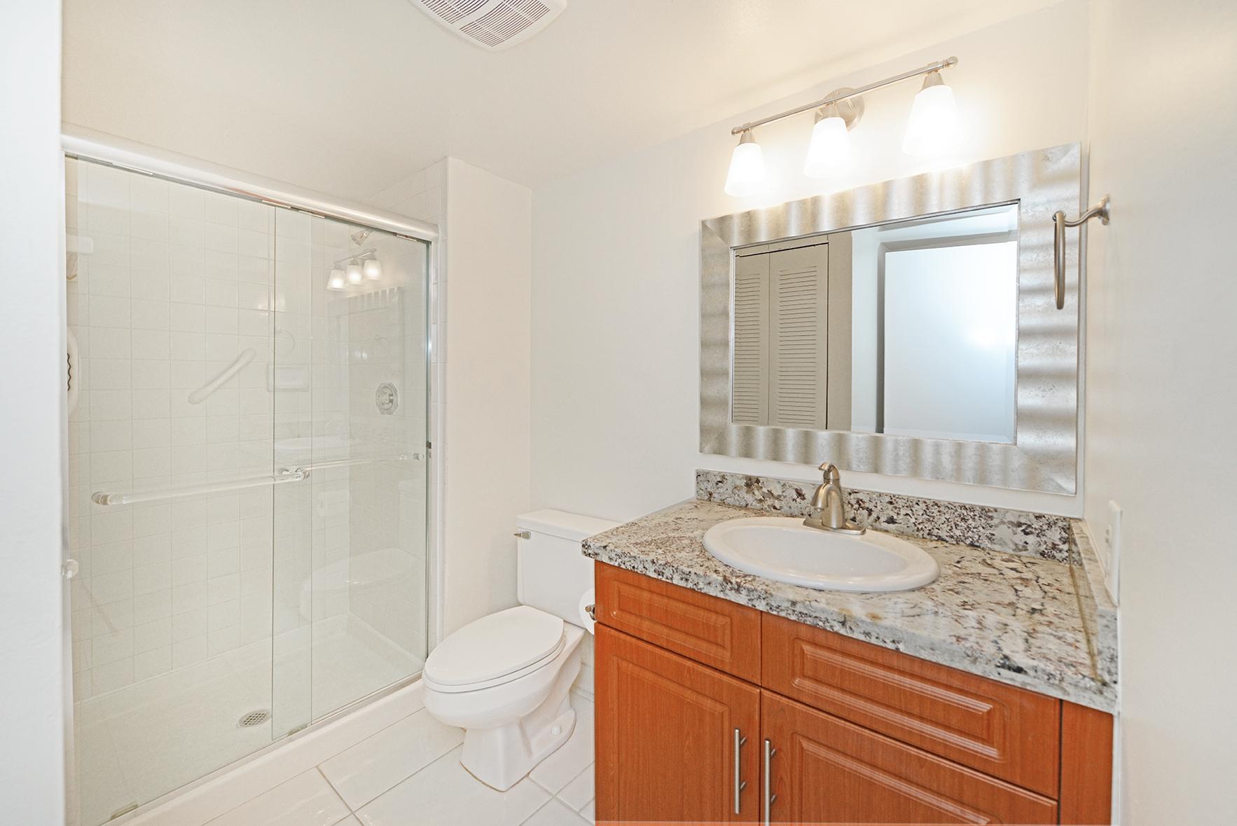 21755 Arriba Real, Unit 29E Boca Raton, FL 33433 - Photo 17 of 33 Guest Bathroom