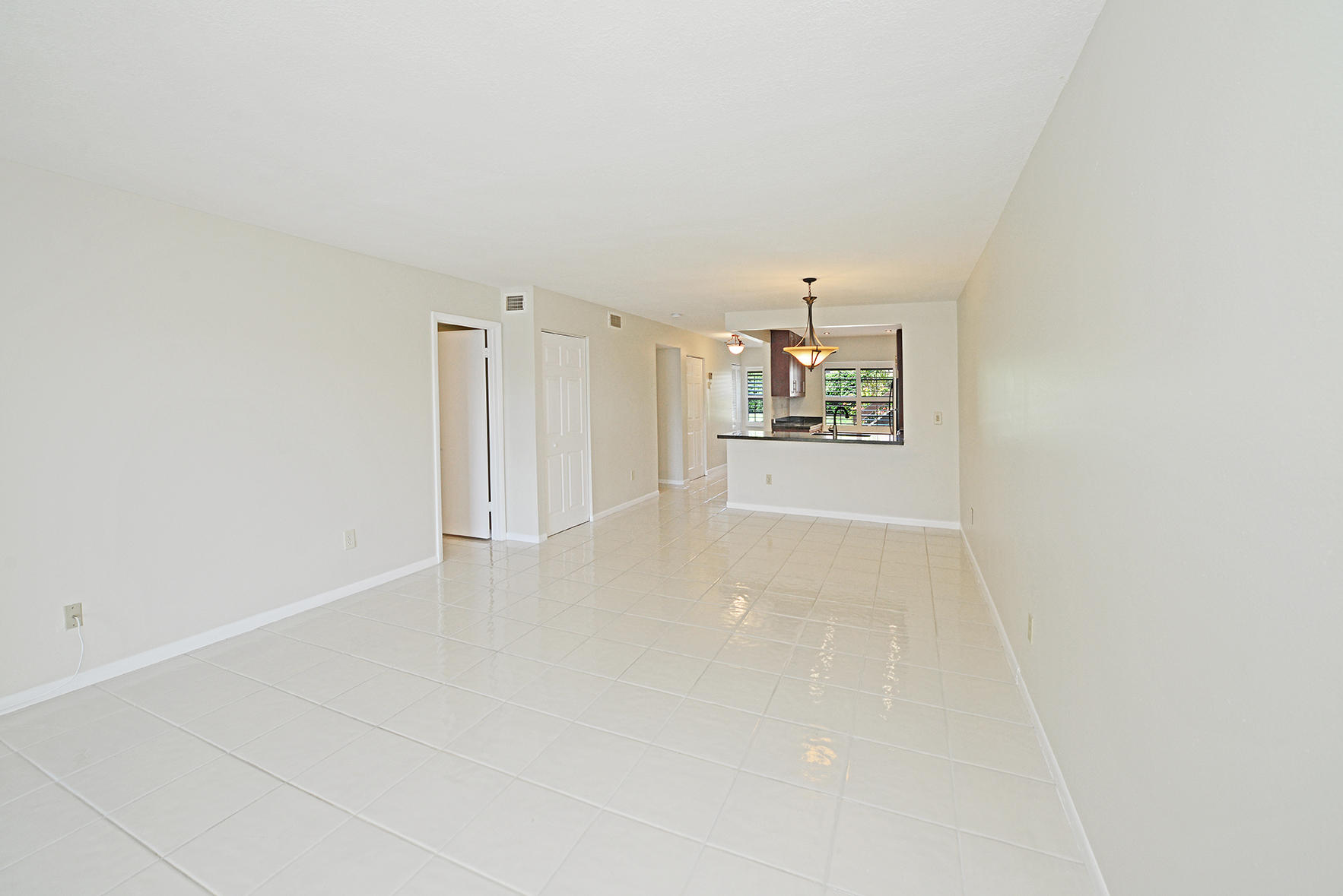 21755 Arriba Real, Unit 29E Boca Raton, FL 33433 - Photo 6 of 33 Dining - Living Area