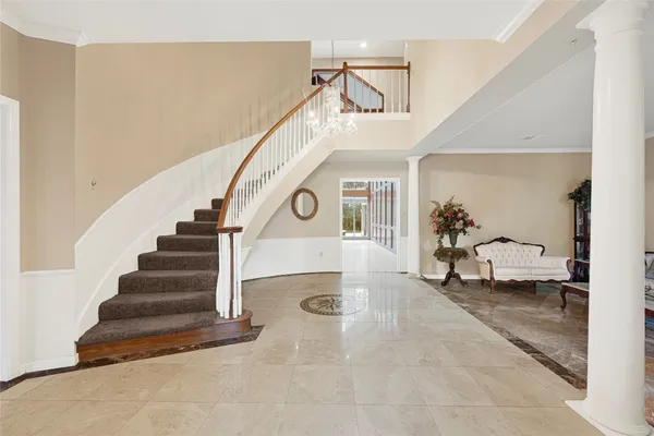 a view of entryway and hall