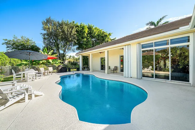 $1,399,000 | 18670 Southeast Lakeside Way, Jupiter, FL 33469