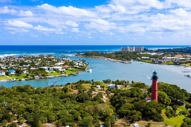 $1,399,000 | 18670 Southeast Lakeside Way, Jupiter, FL 33469