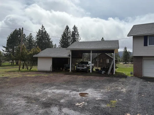 a view of a car park in front of house