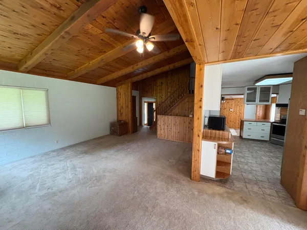 a view of livingroom with furniture