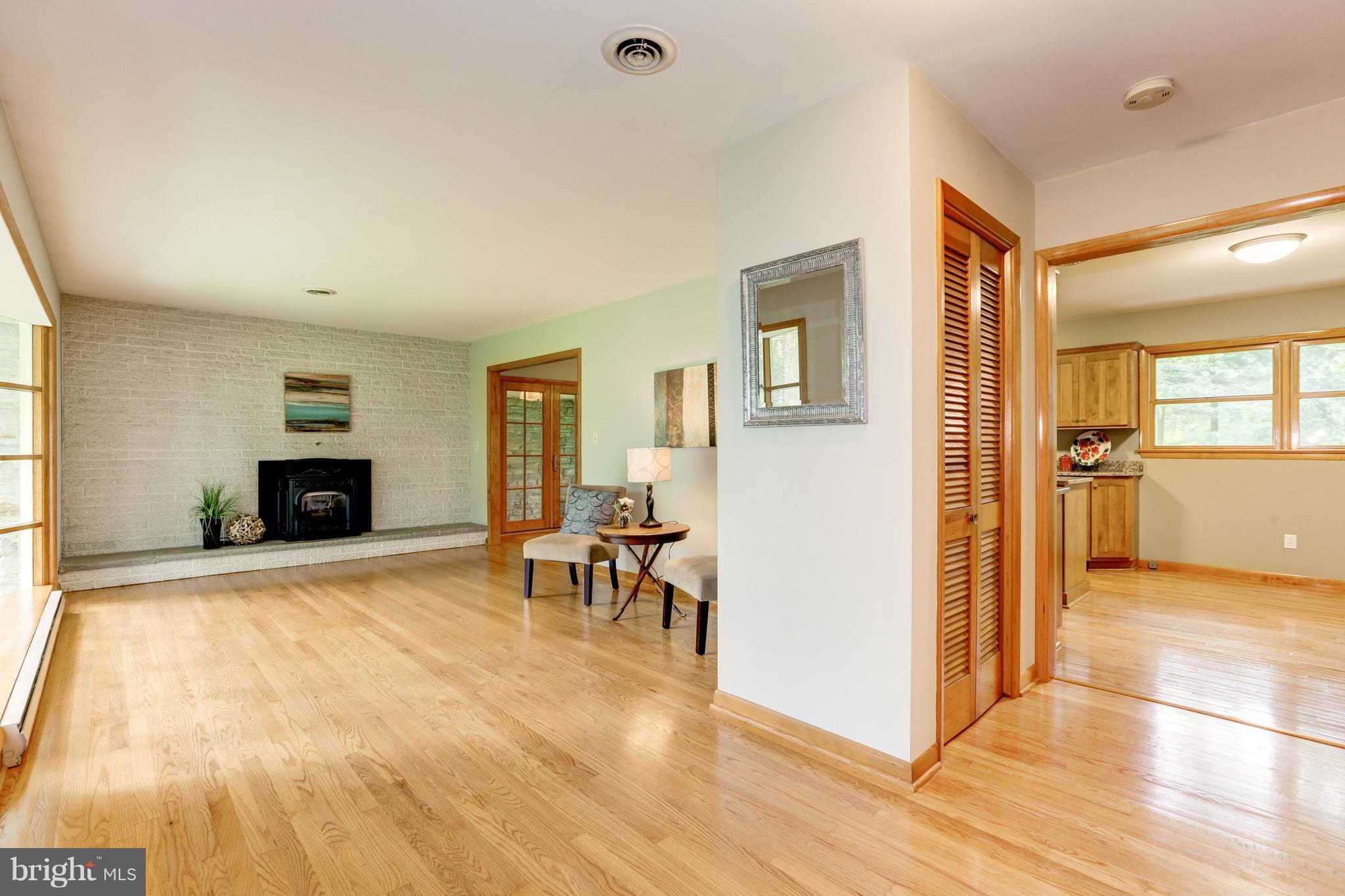 691 Long Corner Road Mount Airy, MD 21771 - Photo 3 of 30 Foyer