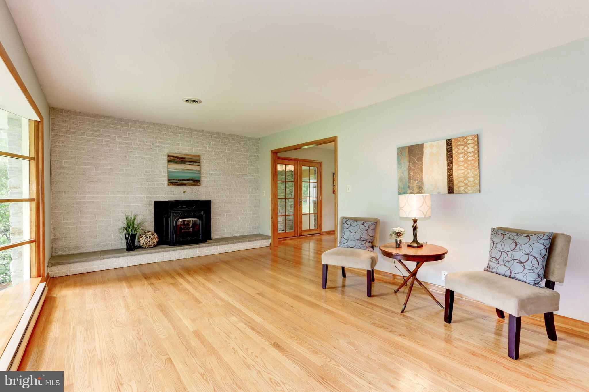 691 Long Corner Road Mount Airy, MD 21771 - Photo 4 of 30 Living Room