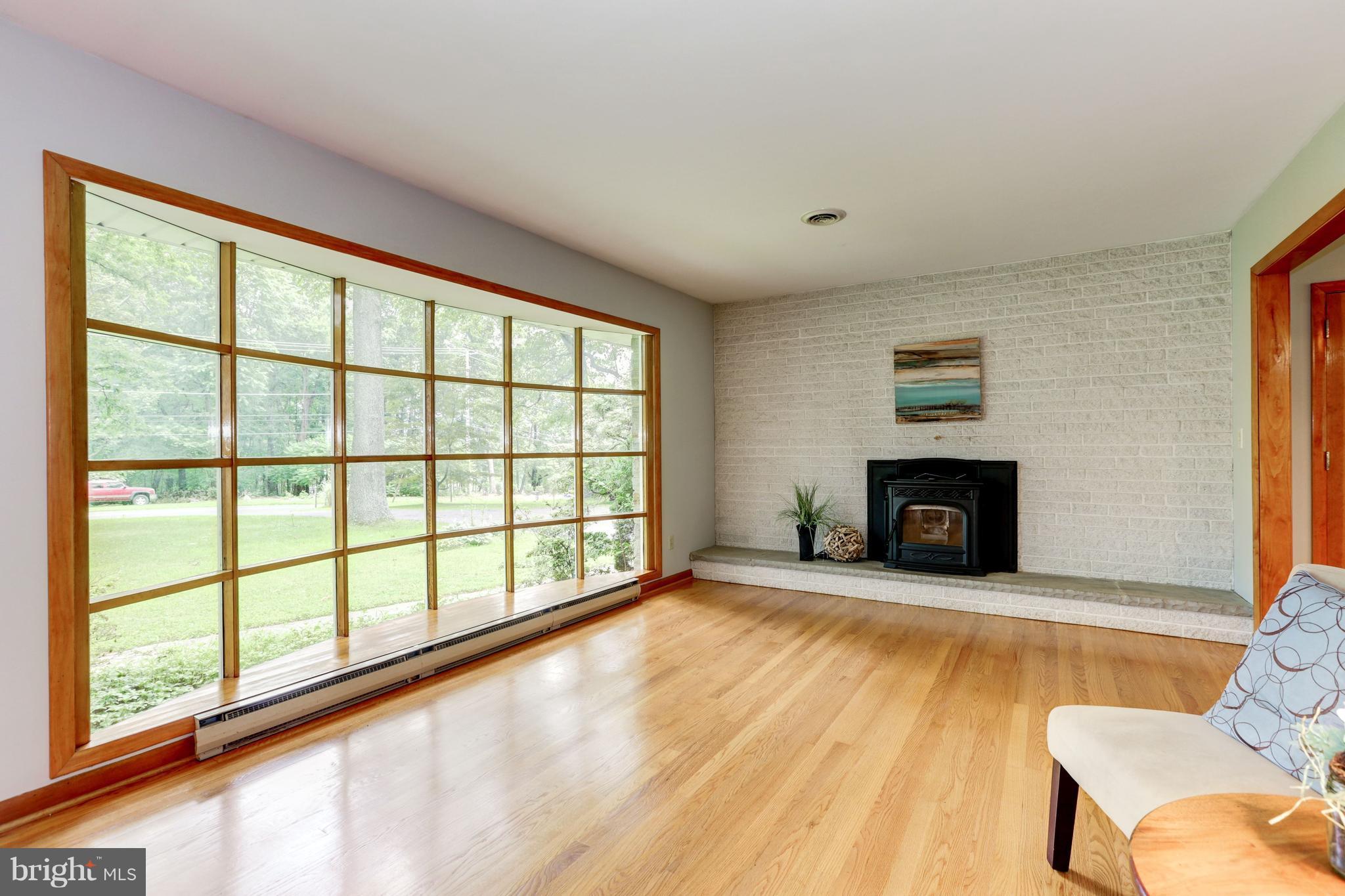 691 Long Corner Road Mount Airy, MD 21771 - Photo 5 of 30 Living Room