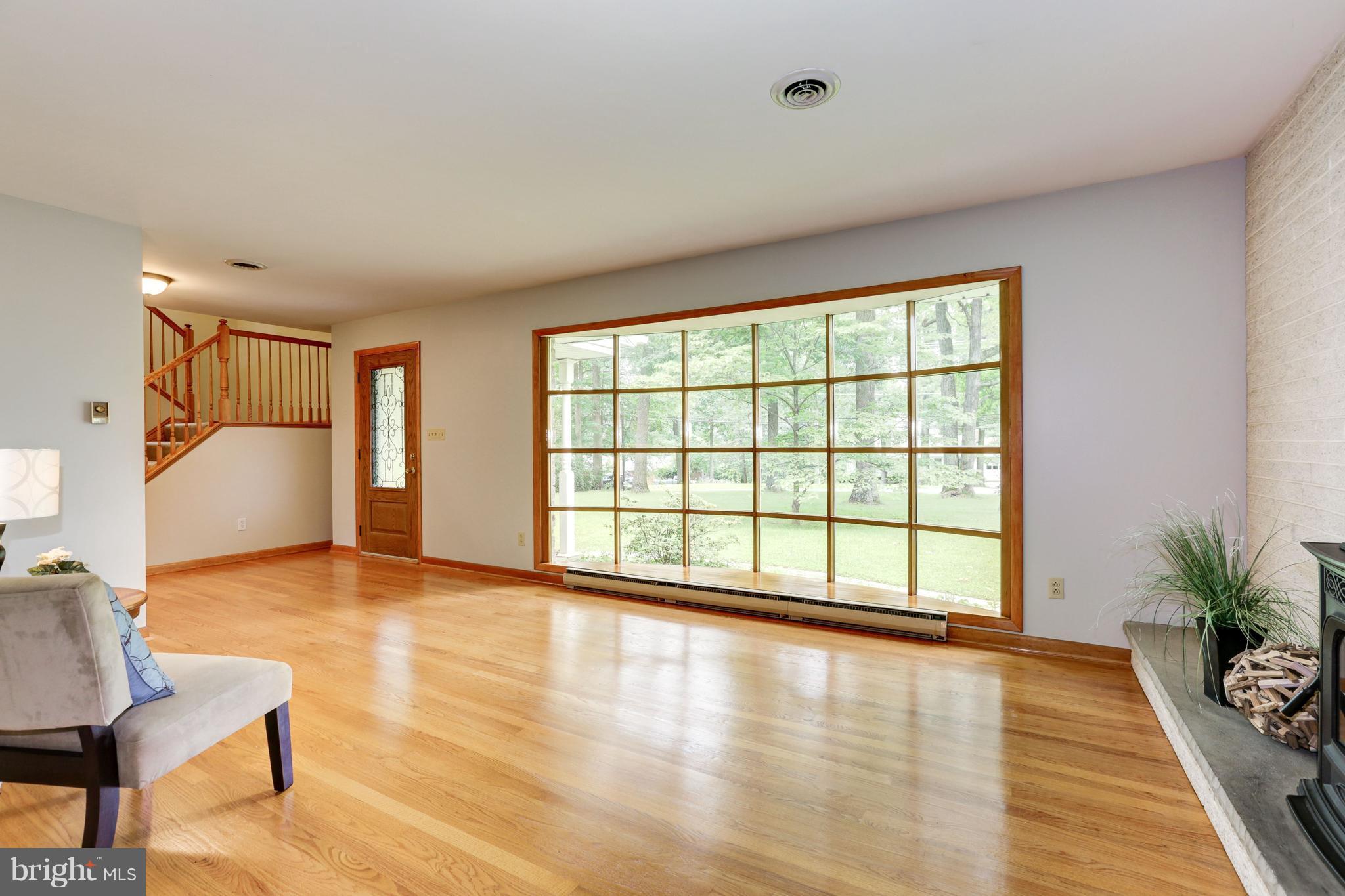 691 Long Corner Road Mount Airy, MD 21771 - Photo 6 of 30 Living Room