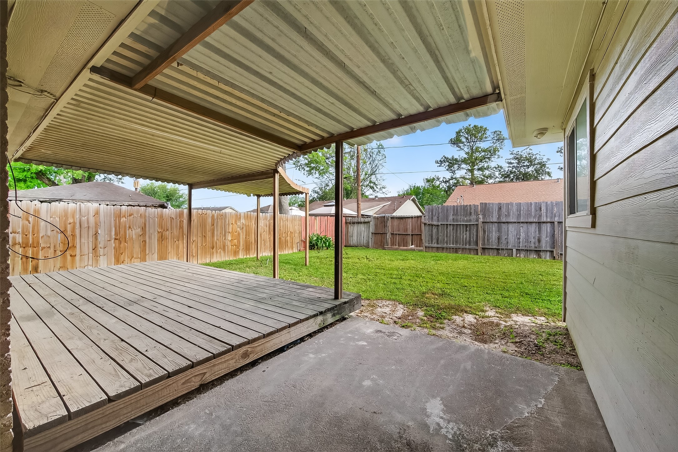 15022 Chipman Ln. Houston, TX 77060 - Photo 28 of 40 Covered patio and wood deck