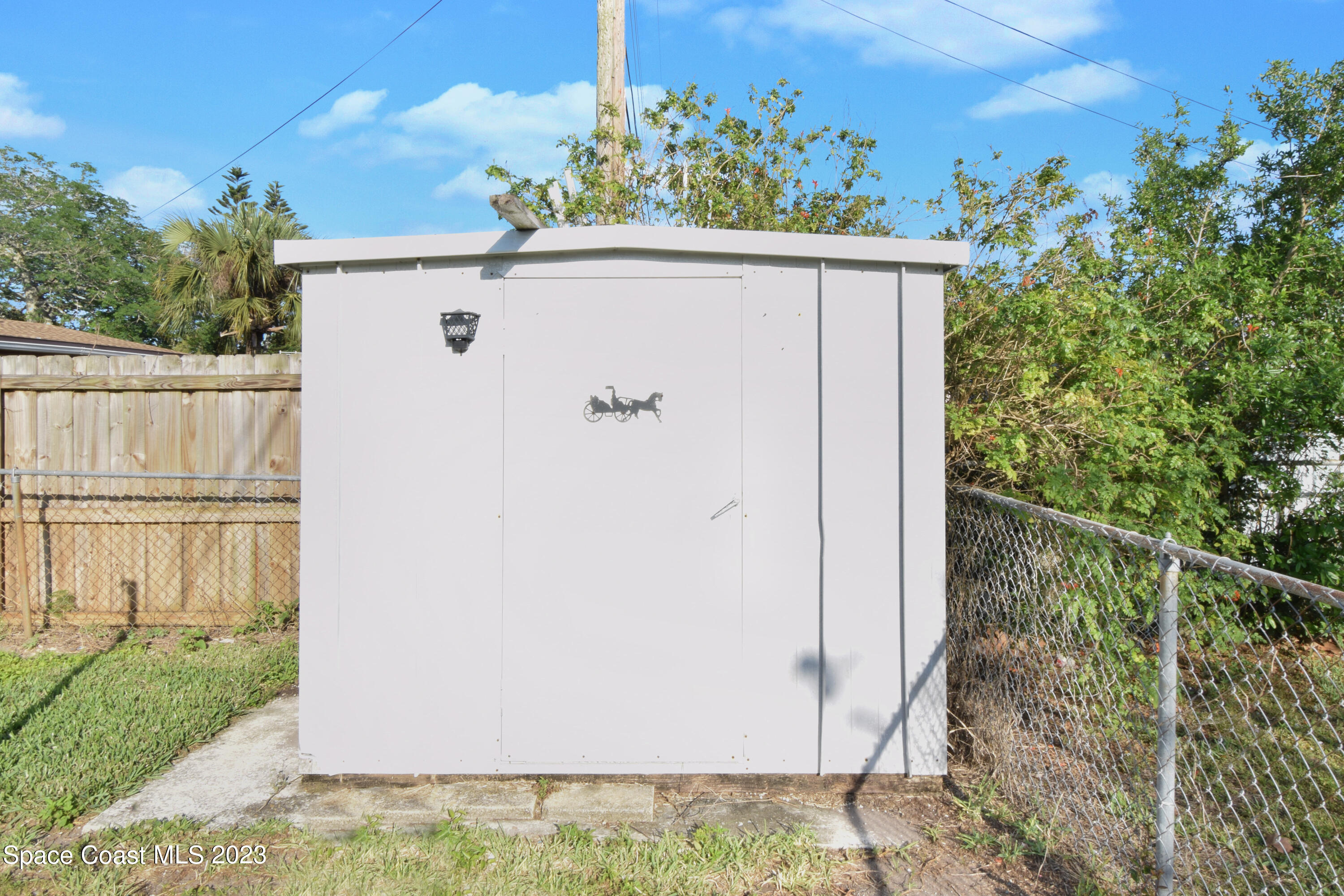 2439 Delaware Drive Melbourne, FL 32935 - Photo 28 of 32 a view of a small yard