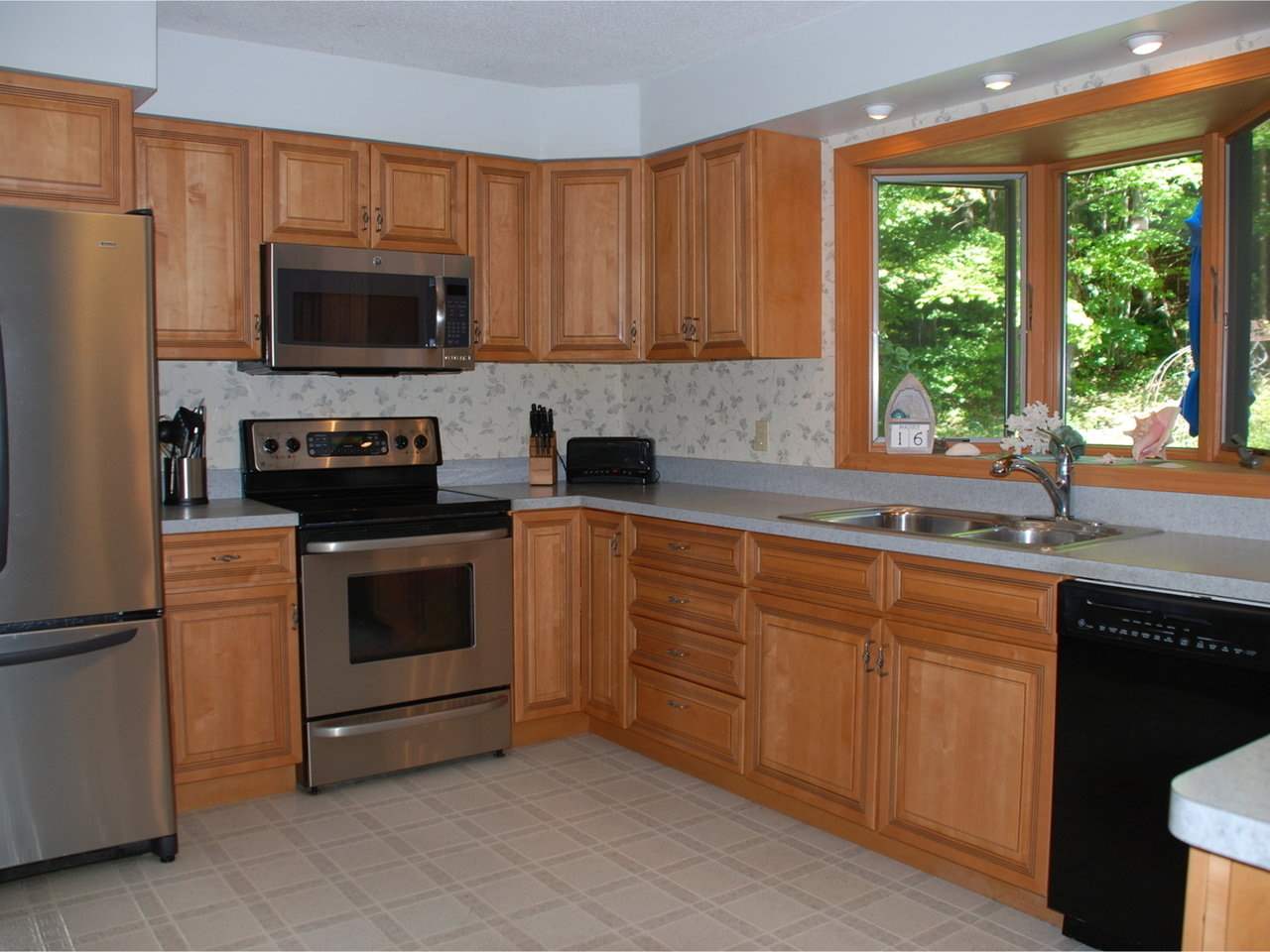 296 Yantz Hill Road Williston, VT 05495 - Photo 12 of 40