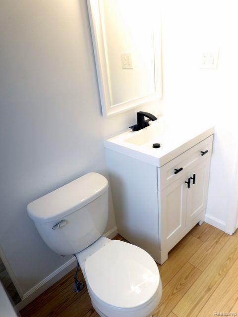 8331 Rosedale Boulevard Allen Park, MI 48101 - Photo 21 of 45 NEW VANITY W/WATERFALL STYLE FAUCET+NEW MIRROR!