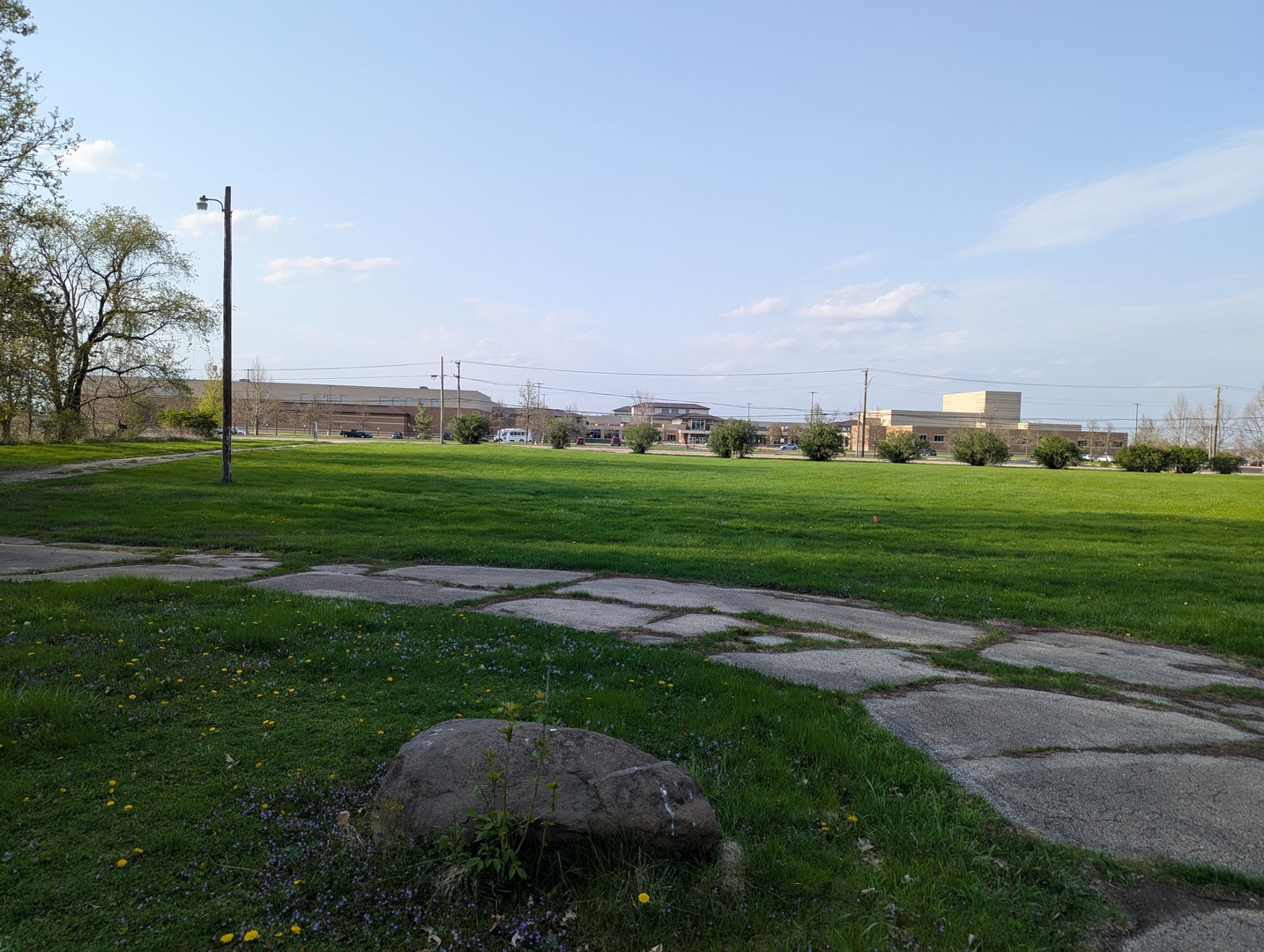 582 West Dresser Road DeKalb, IL 60115 - Photo 6 of 10 a view of a city