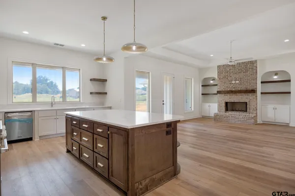 $590,000 | 15543 County Road 1261, Flint, TX 75762