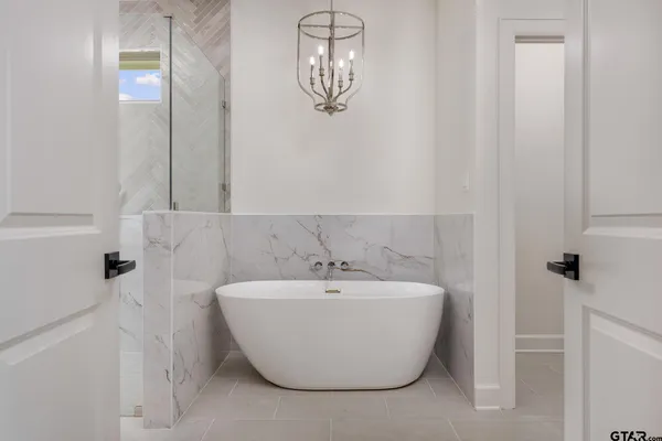 $590,000 | 15543 County Road 1261, Flint, TX 75762