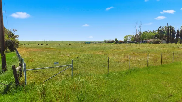 a view of an outdoor space and yard