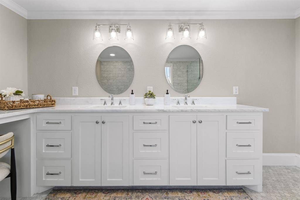 2815 Cumberland Avenue Waco, TX 76708 - Photo 25 of 40 a bathroom with a double vanity sink and a mirror