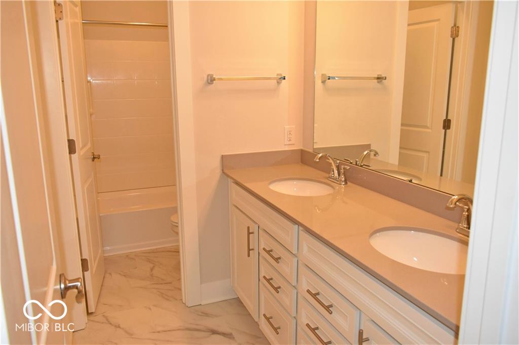 874 Kinzer Avenue Carmel, IN 46032 - Photo 13 of 25