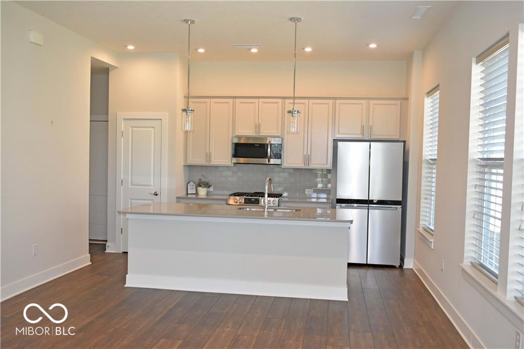 874 Kinzer Avenue Carmel, IN 46032 - Photo 4 of 25