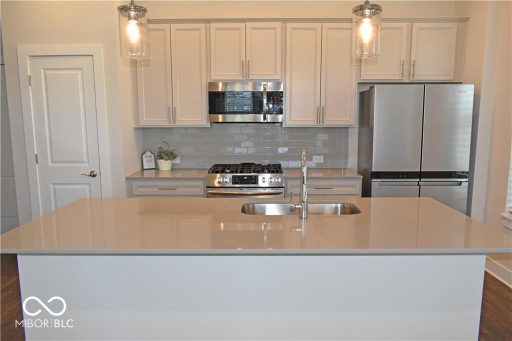 874 Kinzer Avenue Carmel, IN 46032 - Photo 5 of 25