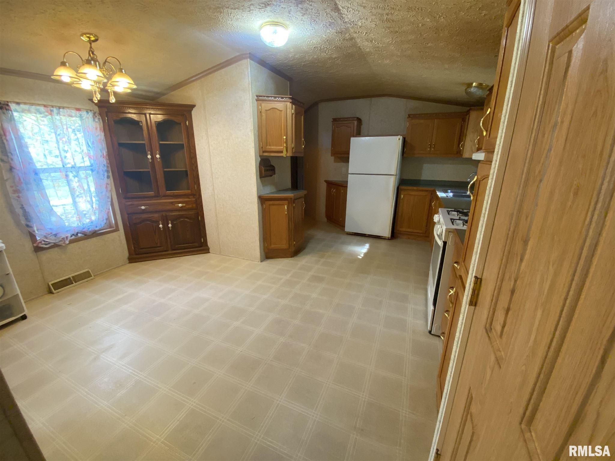 979 Pond Ridge Road Murphysboro, IL 62966 - Photo 5 of 25 Gallery Image 5