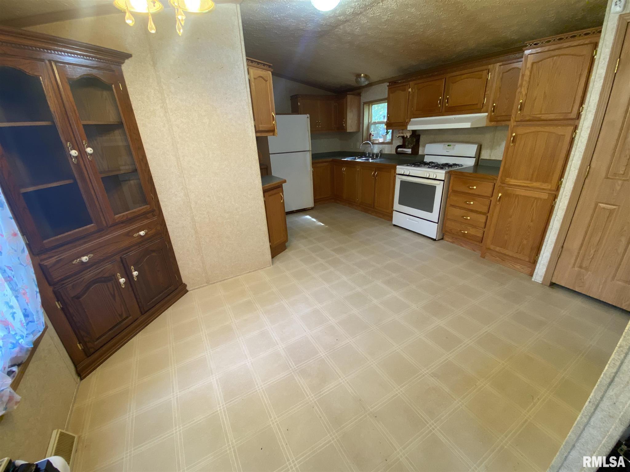 979 Pond Ridge Road Murphysboro, IL 62966 - Photo 9 of 25 Gallery Image 9