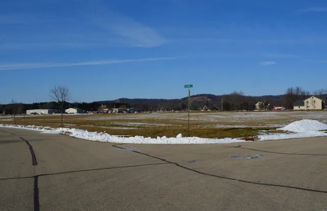 $85,900 | 46 Sommerset Spring Green, Spring Green, WI 53588