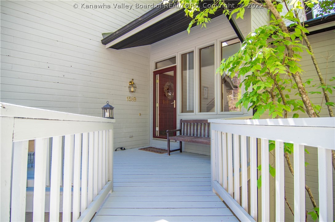 1589 Hampton Road Charleston, WV 25314 - Photo 3 of 29 Gallery Image 3