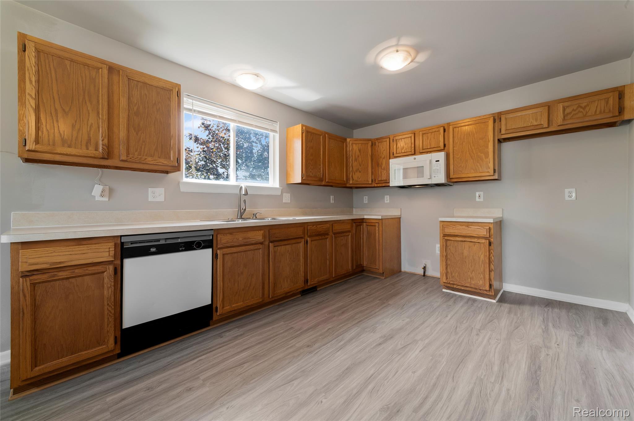 17245 Martin Road Roseville, MI 48066 - Photo 13 of 30 Kitchen