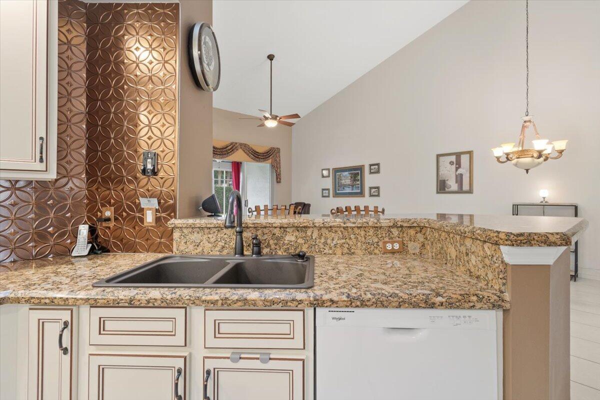 1634 Southwest Harbour Isles Circle, Unit 89 Port St. Lucie, FL 34986 - Photo 19 of 71 18-GG3A3479