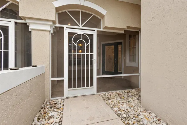 a view of livingroom with furniture