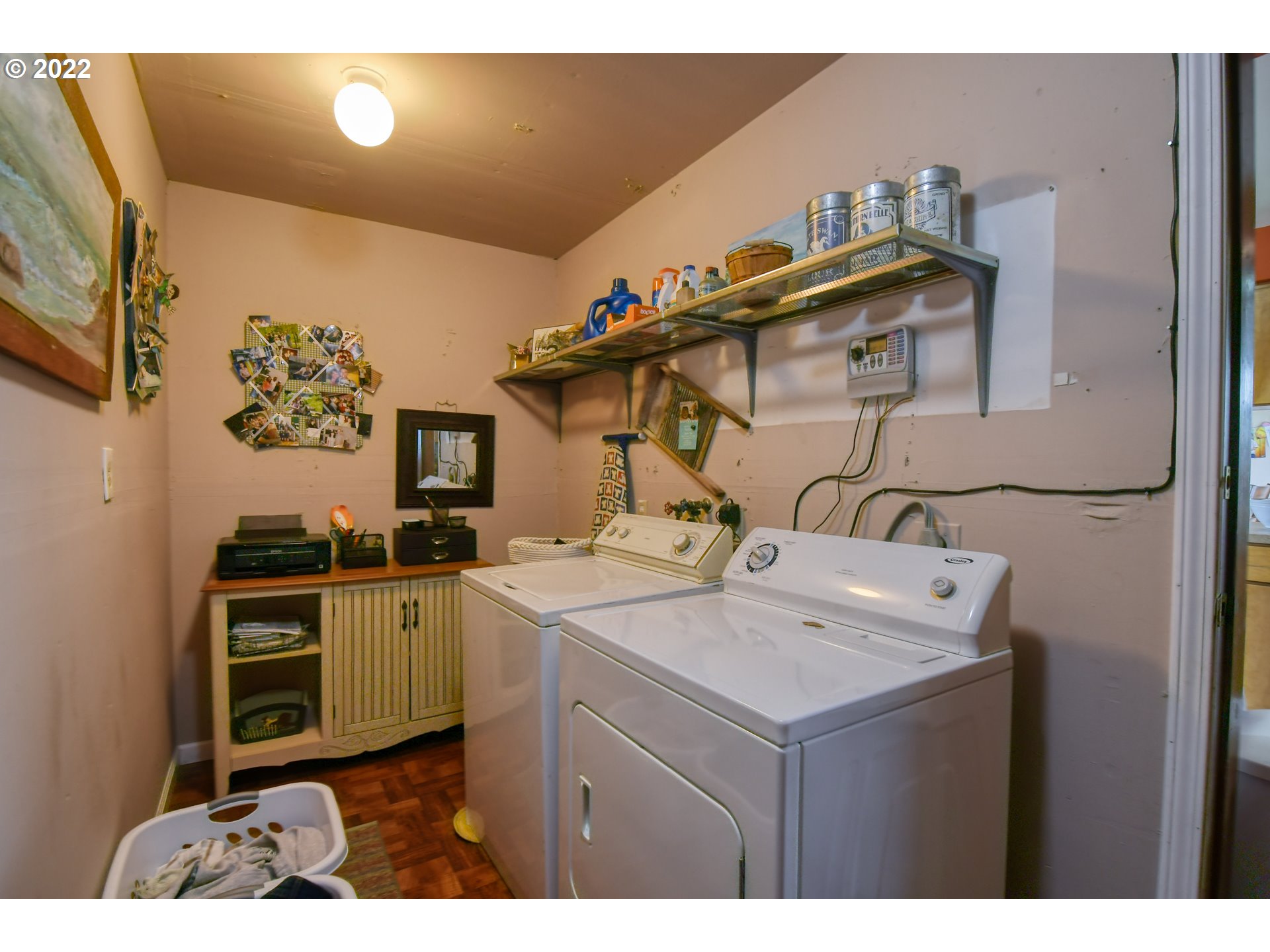 817 Southwest 10th Street Pendleton, OR 97801 - Photo 19 of 25 a utility room with dryer and washer