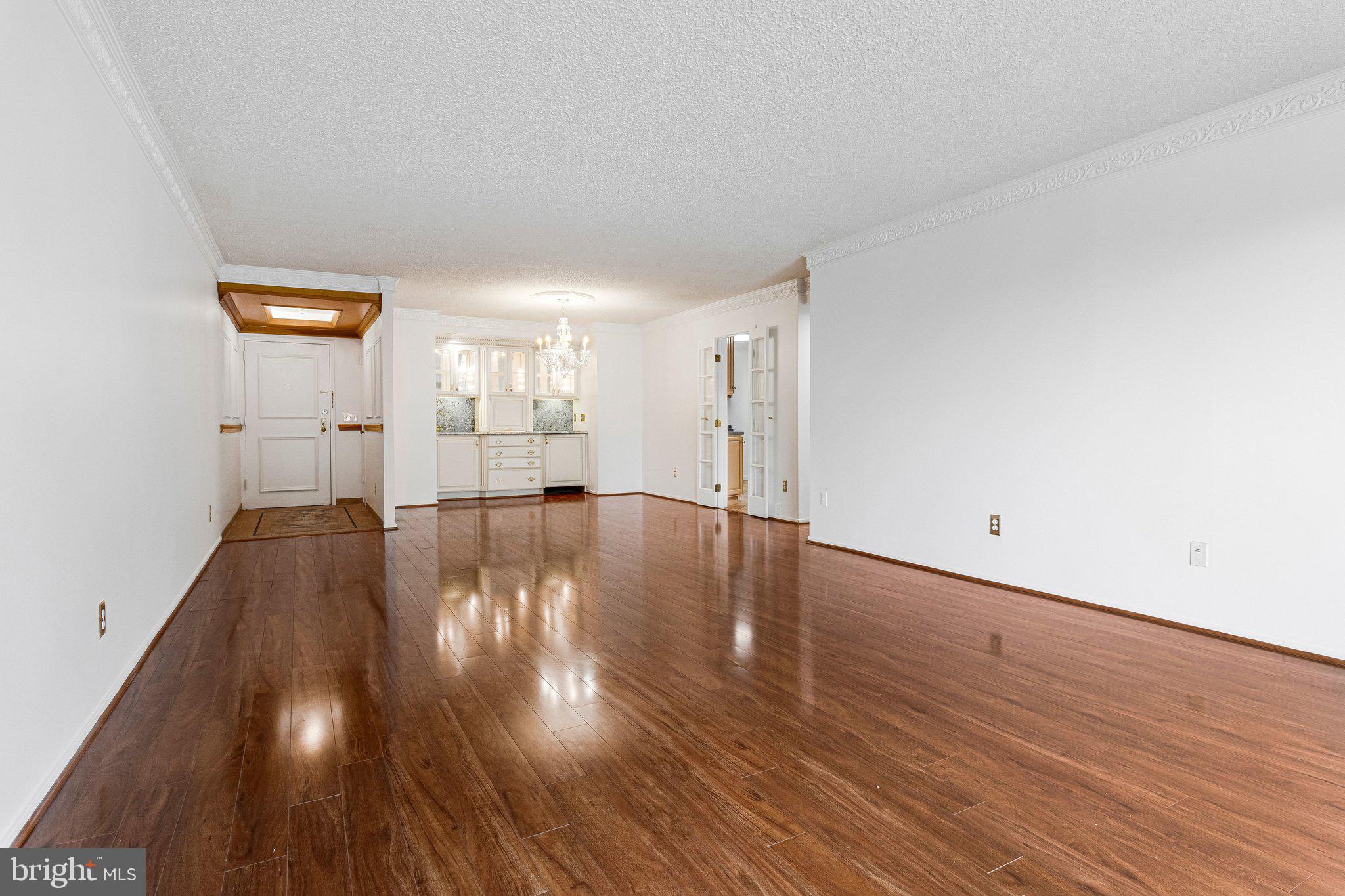6101 Edsall Road, Unit 407 Alexandria, VA 22304 - Photo 5 of 54 Living/Dining/Foyer