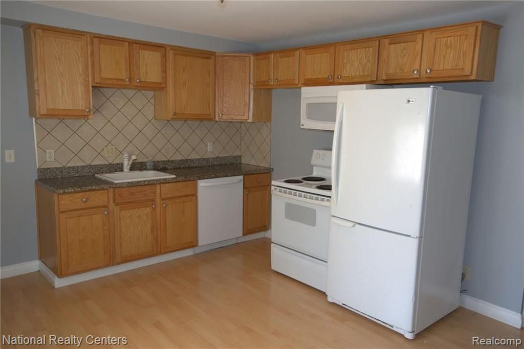 2790 Harvey Street Rochester, MI 48309 - Photo 8 of 21
